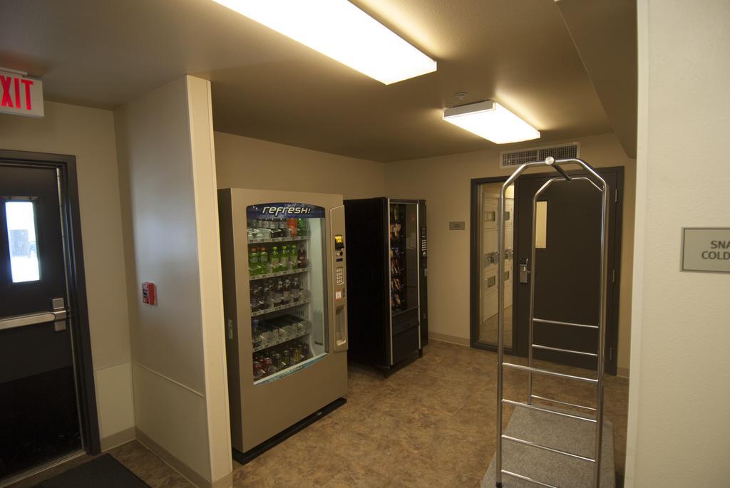 Woodspring Suites Williston Exteriér fotografie