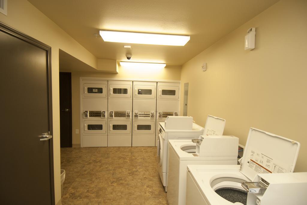 Woodspring Suites Williston Exteriér fotografie