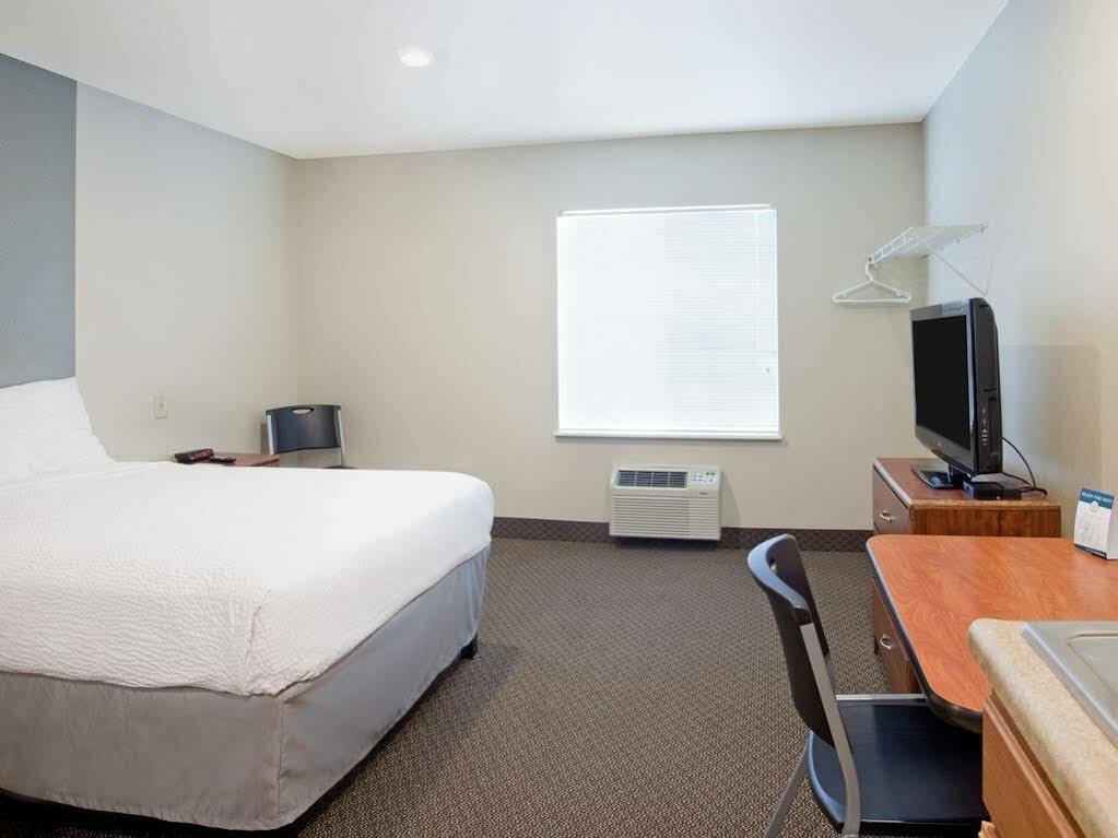 Woodspring Suites Williston Exteriér fotografie